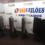 LOTE 224 - 04 MONITORES LCD MARCAS E MODELOS DIVERSOS. (NO ESTADO) ATENÇÃO! FAZER A VISITAÇÃO ANTES DE ARREMATAR, NÃO SABEMOS SE FUNCIONA. LEILÃO NÃO TEM GARANTIA E NEM DEVOLUÇÃO, SUJEITO A POSSÍVEIS AVARIAS VISÍVEIS/OCULTAS E/OU AUSÊNCIA DE COMPONENTES.