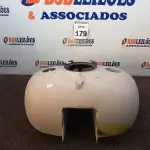 LOTE 179 - 01 TANQUE HARLEY DAIVDSON REDD KINNY. (NO ESTADO) ATENÇÃO! FAZER A VISITAÇÃO ANTES DE ARREMATAR, NÃO SABEMOS SE FUNCIONA. LEILÃO NÃO TEM GARANTIA E NEM DEVOLUÇÃO, SUJEITO A POSSÍVEIS AVARIAS VISÍVEIS/OCULTAS E/OU AUSÊNCIA DE COMPONENTES.