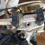 LOTE 002 - 01 MOTO DE MOTOCROSS TOKENS REDBULL MOTOR 250CC; COR PRETA C/BRANCA; ANO 2013 (NO ESTADO)