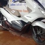 LOTE 005 - 01 MOTO HONDA /PCX 150 DLX ABS; COR BRANCA. ANO 2021. (NO ESTADO) (TODOS DOCUMENTOS 2024 PAGOS)