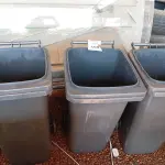 LOTE 458 - 03 LIXEIRAS COR PRETO SEM TAMPA. (NO ESTADO) ATENÇÃO! FAZER A VISITAÇÃO ANTES DE ARREMATAR, NÃO SABEMOS SE FUNCIONA. LEILÃO NÃO TEM GARANTIA E NEM DEVOLUÇÃO, SUJEITO A POSSÍVEIS AVARIAS VISÍVEIS/OCULTAS E/OU AUSÊNCIA DE COMPONENTES.