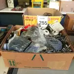 LOTE 255 - 01 LOTE COM GRANDE QUANTIDADE DE MATERIAIS DIVERSOS. (NO ESTADO) ATENÇÃO! FAZER A VISITAÇÃO ANTES DE ARREMATAR, NÃO SABEMOS SE FUNCIONA. LEILÃO NÃO TEM GARANTIA E NEM DEVOLUÇÃO, SUJEITO A POSSÍVEIS AVARIAS VISÍVEIS/OCULTAS E/OU AUSÊNCIA DE COMPONENTES.