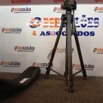 LOTE 261 - 01 TRIPÉ PARA CÂMERA MARCA TOMATE MTG-3016. (NO ESTADO) ATENÇÃO! FAZER A VISITAÇÃO ANTES DE ARREMATAR, NÃO SABEMOS SE FUNCIONA. LEILÃO NÃO TEM GARANTIA E NEM DEVOLUÇÃO, SUJEITO A POSSÍVEIS AVARIAS VISÍVEIS/OCULTAS E/OU AUSÊNCIA DE COMPONENTES.