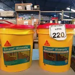 LOTE 220 - 02 BALDES DE SIKANOL ALVENARIA ADITIVO PLASTIFICANTE PARA ARGAMASSA DE ASSENTAMENTO E REBOCO, 18 LITROS CADA. (NO ESTADO) ATENÇÃO! FAZER A VISITAÇÃO ANTES DE ARREMATAR, NÃO SABEMOS SE FUNCIONA. LEILÃO NÃO TEM GARANTIA E NEM DEVOLUÇÃO, SUJEITO A POSSÍVEIS AVARIAS VISÍVEIS/OCULTAS E/OU AUSÊNCIA DE COMPONENTES.