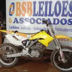 LOTE 006 - 01 MOTO DE MOTOCROSS SUZUKI RMZ; MOTOR 230CC; COR BRANCA C/AMARELA; ANO 2005. (NO ESTADO)