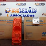LOTE 415 - 02 CAIXAS DE LUZ OCTOGONAL. (NO ESTADO) ATENÇÃO! FAZER A VISITAÇÃO ANTES DE ARREMATAR, NÃO SABEMOS SE FUNCIONA. LEILÃO NÃO TEM GARANTIA E NEM DEVOLUÇÃO, SUJEITO A POSSÍVEIS AVARIAS VISÍVEIS/OCULTAS E/OU AUSÊNCIA DE COMPONENTES.