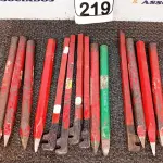 LOTE 219 - 09 PONTEIROS DE FERRO E 05 DOBRADORES DE FERRO. (NO ESTADO) ATENÇÃO! FAZER A VISITAÇÃO ANTES DE ARREMATAR, NÃO SABEMOS SE FUNCIONA. LEILÃO NÃO TEM GARANTIA E NEM DEVOLUÇÃO, SUJEITO A POSSÍVEIS AVARIAS VISÍVEIS/OCULTAS E/OU AUSÊNCIA DE COMPONENTES.