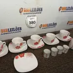 LOTE 380 - 01 JOGO DE 05 XICARAS COM PIRES E 01 KIT DE SAQUE. (NO ESTADO) ATENÇÃO! FAZER A VISITAÇÃO ANTES DE ARREMATAR, NÃO SABEMOS SE FUNCIONA. LEILÃO NÃO TEM GARANTIA E NEM DEVOLUÇÃO, SUJEITO A POSSÍVEIS AVARIAS VISÍVEIS/OCULTAS E/OU AUSÊNCIA DE COMPONENTES.