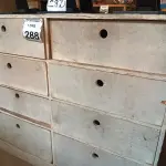 LOTE 288 - 01 BALCÃO EXPOSITOR COM 08 GAVETAS. (NO ESTADO) ATENÇÃO! FAZER A VISITAÇÃO ANTES DE ARREMATAR, NÃO SABEMOS SE FUNCIONA. LEILÃO NÃO TEM GARANTIA E NEM DEVOLUÇÃO, SUJEITO A POSSÍVEIS AVARIAS VISÍVEIS/OCULTAS E/OU AUSÊNCIA DE COMPONENTES.