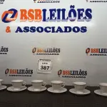 LOTE 387 - 01 JOGO DE 06 XICARAS C/PIRES. (NO ESTADO) ATENÇÃO! FAZER A VISITAÇÃO ANTES DE ARREMATAR, NÃO SABEMOS SE FUNCIONA. LEILÃO NÃO TEM GARANTIA E NEM DEVOLUÇÃO, SUJEITO A POSSÍVEIS AVARIAS VISÍVEIS/OCULTAS E/OU AUSÊNCIA DE COMPONENTES.
