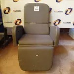 LOTE 307 - 01 POLTRONA RECLINÁVEL EM CORINO NA COR CINZA. (NO ESTADO) ATENÇÃO! FAZER A VISITAÇÃO ANTES DE ARREMATAR, NÃO SABEMOS SE FUNCIONA. LEILÃO NÃO TEM GARANTIA E NEM DEVOLUÇÃO, SUJEITO A POSSÍVEIS AVARIAS VISÍVEIS/OCULTAS E/OU AUSÊNCIA DE COMPONENTES.