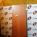 LOTE 312 - 01 PORTA EM MADEIRA COM FECHADURA 70X2,10. (NO ESTADO) ATENÇÃO! FAZER A VISITAÇÃO ANTES DE ARREMATAR, NÃO SABEMOS SE FUNCIONA. LEILÃO NÃO TEM GARANTIA E NEM DEVOLUÇÃO, SUJEITO A POSSÍVEIS AVARIAS VISÍVEIS/OCULTAS E/OU AUSÊNCIA DE COMPONENTES.