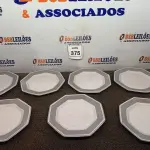 LOTE 375 - 07 PRATOS OCTOGONAIS. (NO ESTADO) ATENÇÃO! FAZER A VISITAÇÃO ANTES DE ARREMATAR, NÃO SABEMOS SE FUNCIONA. LEILÃO NÃO TEM GARANTIA E NEM DEVOLUÇÃO, SUJEITO A POSSÍVEIS AVARIAS VISÍVEIS/OCULTAS E/OU AUSÊNCIA DE COMPONENTES.