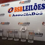 LOTE 389 - 05 COPOS DE VIDRO. (NO ESTADO) ATENÇÃO! FAZER A VISITAÇÃO ANTES DE ARREMATAR, NÃO SABEMOS SE FUNCIONA. LEILÃO NÃO TEM GARANTIA E NEM DEVOLUÇÃO, SUJEITO A POSSÍVEIS AVARIAS VISÍVEIS/OCULTAS E/OU AUSÊNCIA DE COMPONENTES.