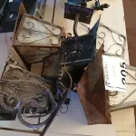 LOTE 205 - 05 LUMINÁRIAS DIVERSAS. (NO ESTADO) ATENÇÃO! FAZER A VISITAÇÃO ANTES DE ARREMATAR, NÃO SABEMOS SE FUNCIONA. LEILÃO NÃO TEM GARANTIA E NEM DEVOLUÇÃO, SUJEITO A POSSÍVEIS AVARIAS VISÍVEIS/OCULTAS E/OU AUSÊNCIA DE COMPONENTES.