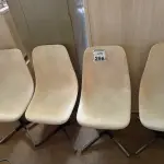 LOTE 298 - 04 CADEIRAS BASE DE FERRO C/ACENTO EM PLÁSTICO. (NO ESTADO) ATENÇÃO! FAZER A VISITAÇÃO ANTES DE ARREMATAR, NÃO SABEMOS SE FUNCIONA. LEILÃO NÃO TEM GARANTIA E NEM DEVOLUÇÃO, SUJEITO A POSSÍVEIS AVARIAS VISÍVEIS/OCULTAS E/OU AUSÊNCIA DE COMPONENTES.