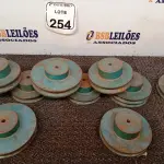 LOTE 254 - 10 POLIAS PARA MOTORES ELÉTRICOS DE TAMANHOS DIVERSOS. (NO ESTADO) ATENÇÃO! FAZER A VISITAÇÃO ANTES DE ARREMATAR, NÃO SABEMOS SE FUNCIONA. LEILÃO NÃO TEM GARANTIA E NEM DEVOLUÇÃO, SUJEITO A POSSÍVEIS AVARIAS VISÍVEIS/OCULTAS E/OU AUSÊNCIA DE COMPONENTES.