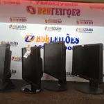 LOTE 213 - 04 MONITORES LCD MARCAS E MODELOS DIVERSOS. (NO ESTADO) ATENÇÃO! FAZER A VISITAÇÃO ANTES DE ARREMATAR, NÃO SABEMOS SE FUNCIONA. LEILÃO NÃO TEM GARANTIA E NEM DEVOLUÇÃO, SUJEITO A POSSÍVEIS AVARIAS VISÍVEIS/OCULTAS E/OU AUSÊNCIA DE COMPONENTES.