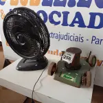 LOTE 256 - 01 SUCATA DE MÁQUINA P/CORTAR GRAMA MARCA TRAPP E 01 VENTILADOR. (NO ESTADO) ATENÇÃO! FAZER A VISITAÇÃO ANTES DE ARREMATAR, NÃO SABEMOS SE FUNCIONA. LEILÃO NÃO TEM GARANTIA E NEM DEVOLUÇÃO, SUJEITO A POSSÍVEIS AVARIAS VISÍVEIS/OCULTAS E/OU AUSÊNCIA DE COMPONENTES.