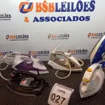 LOTE 027 - 05 FERROS DE PASSAR MARCAS E MODELOS DIVERSOS. (NO ESTADO) ATENÇÃO! FAZER A VISITAÇÃO ANTES DE ARREMATAR, NÃO SABEMOS SE FUNCIONA. LEILÃO NÃO TEM GARANTIA E NEM DEVOLUÇÃO, SUJEITO A POSSÍVEIS AVARIAS VISÍVEIS/OCULTAS E/OU AUSÊNCIA DE COMPONENTES.