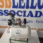 LOTE 220 - 01 COMPRESSOR DE AR ODONTOLÓGICO C/AVARIAS. (NO ESTADO) ATENÇÃO! FAZER A VISITAÇÃO ANTES DE ARREMATAR, NÃO SABEMOS SE FUNCIONA. LEILÃO NÃO TEM GARANTIA E NEM DEVOLUÇÃO, SUJEITO A POSSÍVEIS AVARIAS VISÍVEIS/OCULTAS E/OU AUSÊNCIA DE COMPONENTES.