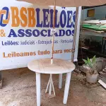 LOTE 503 - 01 MESA DE PLÁSTICO C/SOMBREIRO E BASE DE FERRO. (NO ESTADO) ATENÇÃO! FAZER A VISITAÇÃO ANTES DE ARREMATAR, NÃO SABEMOS SE FUNCIONA. LEILÃO NÃO TEM GARANTIA E NEM DEVOLUÇÃO, SUJEITO A POSSÍVEIS AVARIAS VISÍVEIS/OCULTAS E/OU AUSÊNCIA DE COMPONENTES.
