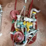 LOTE 480 - 01 CARRINHO DE MÃO INCOMPLETO VÁRIOS REGISTROS EM METAL E MATERIAIS HIDRÁULICOS DIVERSOS.  (NO ESTADO) ATENÇÃO! FAZER A VISITAÇÃO ANTES DE ARREMATAR, NÃO SABEMOS SE FUNCIONA. LEILÃO NÃO TEM GARANTIA E NEM DEVOLUÇÃO, SUJEITO A POSSÍVEIS AVARIAS VISÍVEIS/OCULTAS E/OU AUSÊNCIA DE COMPONENTES.