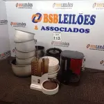 LOTE 113 - 03 BASES DE LIQUIDIFICADORES, 01 CAFETEIRA C/AVARIAS E UTENSÍLIOS DIVERSOS. (NO ESTADO) ATENÇÃO! FAZER A VISITAÇÃO ANTES DE ARREMATAR, NÃO SABEMOS SE FUNCIONA. LEILÃO NÃO TEM GARANTIA E NEM DEVOLUÇÃO, SUJEITO A POSSÍVEIS AVARIAS VISÍVEIS/OCULTAS E/OU AUSÊNCIA DE COMPONENTES.
