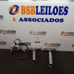 LOTE 254 - 01 MANÔMETRO P/ NITROGÊNIO MODELO 500 SIMPLES ESTÁGIO E 02 SIFÕES EM METAL. (NO ESTADO) ATENÇÃO! FAZER A VISITAÇÃO ANTES DE ARREMATAR, NÃO SABEMOS SE FUNCIONA. LEILÃO NÃO TEM GARANTIA E NEM DEVOLUÇÃO, SUJEITO A POSSÍVEIS AVARIAS VISÍVEIS/OCULTAS E/OU AUSÊNCIA DE COMPONENTES.