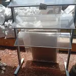 LOTE 474 - 01 ESTANTE EXPOSITORA COM 04 DIVISÓRIAS EM ACRÍLICO. (NO ESTADO) ATENÇÃO! FAZER A VISITAÇÃO ANTES DE ARREMATAR, NÃO SABEMOS SE FUNCIONA. LEILÃO NÃO TEM GARANTIA E NEM DEVOLUÇÃO, SUJEITO A POSSÍVEIS AVARIAS VISÍVEIS/OCULTAS E/OU AUSÊNCIA DE COMPONENTES.