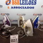 LOTE 027 - 05 FERROS DE PASSAR MARCAS E MODELOS DIVERSOS. (NO ESTADO) ATENÇÃO! FAZER A VISITAÇÃO ANTES DE ARREMATAR, NÃO SABEMOS SE FUNCIONA. LEILÃO NÃO TEM GARANTIA E NEM DEVOLUÇÃO, SUJEITO A POSSÍVEIS AVARIAS VISÍVEIS/OCULTAS E/OU AUSÊNCIA DE COMPONENTES.
