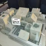 LOTE 217 - 02 GRADES DE ALUMÍNIO P/PASSAGEM DE AR E GRANDE QUANTIDADE DE CAIXA DE PASSAGEM. (NO ESTADO) ATENÇÃO! FAZER A VISITAÇÃO ANTES DE ARREMATAR, NÃO SABEMOS SE FUNCIONA. LEILÃO NÃO TEM GARANTIA E NEM DEVOLUÇÃO, SUJEITO A POSSÍVEIS AVARIAS VISÍVEIS/OCULTAS E/OU AUSÊNCIA DE COMPONENTES.