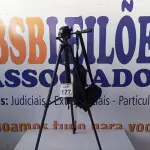 LOTE 177 - 01 TRIPÉ P/ CÂMERA MARCA TOMATE MTG-3016. (NO ESTADO) ATENÇÃO! FAZER A VISITAÇÃO ANTES DE ARREMATAR, NÃO SABEMOS SE FUNCIONA. LEILÃO NÃO TEM GARANTIA E NEM DEVOLUÇÃO, SUJEITO A POSSÍVEIS AVARIAS VISÍVEIS/OCULTAS E/OU AUSÊNCIA DE COMPONENTES.