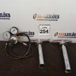 LOTE 254 - 01 MANÔMETRO P/ NITROGÊNIO MODELO 500 SIMPLES ESTÁGIO E 02 SIFÕES EM METAL. (NO ESTADO) ATENÇÃO! FAZER A VISITAÇÃO ANTES DE ARREMATAR, NÃO SABEMOS SE FUNCIONA. LEILÃO NÃO TEM GARANTIA E NEM DEVOLUÇÃO, SUJEITO A POSSÍVEIS AVARIAS VISÍVEIS/OCULTAS E/OU AUSÊNCIA DE COMPONENTES.