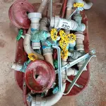 LOTE 480 - 01 CARRINHO DE MÃO INCOMPLETO VÁRIOS REGISTROS EM METAL E MATERIAIS HIDRÁULICOS DIVERSOS.  (NO ESTADO) ATENÇÃO! FAZER A VISITAÇÃO ANTES DE ARREMATAR, NÃO SABEMOS SE FUNCIONA. LEILÃO NÃO TEM GARANTIA E NEM DEVOLUÇÃO, SUJEITO A POSSÍVEIS AVARIAS VISÍVEIS/OCULTAS E/OU AUSÊNCIA DE COMPONENTES.
