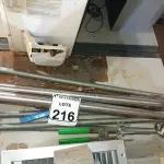 LOTE 216 - 02 BARRAS DE APOIOS P/BANHEIRO EM INOX, 05 BARRAS ROSCADAS E 02 ALICATES DE MOLDE. (NO ESTADO) ATENÇÃO! FAZER A VISITAÇÃO ANTES DE ARREMATAR, NÃO SABEMOS SE FUNCIONA. LEILÃO NÃO TEM GARANTIA