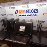 LOTE 076 - 11 MONITORES LCD MARCAS E MODELOS DIVERSOS. (NO ESTADO) ATENÇÃO! FAZER A VISITAÇÃO ANTES DE ARREMATAR, NÃO SABEMOS SE FUNCIONA. LEILÃO NÃO TEM GARANTIA E NEM DEVOLUÇÃO, SUJEITO A POSSÍVEIS AVARIAS VISÍVEIS/OCULTAS E/OU AUSÊNCIA DE COMPONENTES.