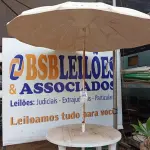 LOTE 515 - 01 MESA DE PLÁSTICO C/SOMBREIRO E BASE DE FERRO. (NO ESTADO) ATENÇÃO! FAZER A VISITAÇÃO ANTES DE ARREMATAR, NÃO SABEMOS SE FUNCIONA. LEILÃO NÃO TEM GARANTIA E NEM DEVOLUÇÃO, SUJEITO A POSSÍVEIS AVARIAS VISÍVEIS/OCULTAS E/OU AUSÊNCIA DE COMPONENTES.