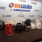 LOTE 094 - 01 LOTE C/DIVERSAS BASES DE LIQUIDIFICADORES MARCAS E MODELOS DIVERSOS. (NO ESTADO) ATENÇÃO! FAZER A VISITAÇÃO ANTES DE ARREMATAR, NÃO SABEMOS SE FUNCIONA. LEILÃO NÃO TEM GARANTIA E NEM DEVOLUÇÃO, SUJEITO A POSSÍVEIS AVARIAS VISÍVEIS/OCULTAS E/OU AUSÊNCIA DE COMPONENTES.