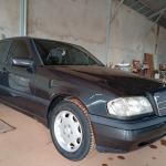 LOTE 012 - 01 MERCEDEZ BENZ/C-180 A GASOLINA; ANO 1996; NA COR PRETA.(NO ESTADO)