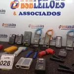 LOTE 028 - 01 LOTE C/ DIVERSOS ALICATES AMPERÍMETROS, MONÔMETROS E ALICATES DESCASCADORES DE FIO MARCAS E MODELOS DIVERSOS. (NO ESTADO) ATENÇÃO! FAZER A VISITAÇÃO ANTES DE ARREMATAR, NÃO SABEMOS SE FUNCIONA. LEILÃO NÃO TEM GARANTIA E NEM DEVOLUÇÃO, SUJEITO A POSSÍVEIS AVARIAS VISÍVEIS/OCULTAS E/OU AUSÊNCIA DE COMPONENTES.