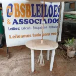 LOTE 518 - 01 MESA DE PLÁSTICO C/SOMBREIRO E BASE DE FERRO. (NO ESTADO) ATENÇÃO! FAZER A VISITAÇÃO ANTES DE ARREMATAR, NÃO SABEMOS SE FUNCIONA. LEILÃO NÃO TEM GARANTIA E NEM DEVOLUÇÃO, SUJEITO A POSSÍVEIS AVARIAS VISÍVEIS/OCULTAS E/OU AUSÊNCIA DE COMPONENTES.
