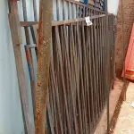 LOTE 504 - 04 GRADES DE FERRO E 01 PLACA DE FERRO.  (NO ESTADO) ATENÇÃO! FAZER A VISITAÇÃO ANTES DE ARREMATAR, NÃO SABEMOS SE FUNCIONA. LEILÃO NÃO TEM GARANTIA E NEM DEVOLUÇÃO, SUJEITO A POSSÍVEIS AVARIAS VISÍVEIS/OCULTAS E/OU AUSÊNCIA DE COMPONENTES.