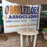 LOTE 515 - 01 MESA DE PLÁSTICO C/SOMBREIRO E BASE DE FERRO. (NO ESTADO) ATENÇÃO! FAZER A VISITAÇÃO ANTES DE ARREMATAR, NÃO SABEMOS SE FUNCIONA. LEILÃO NÃO TEM GARANTIA E NEM DEVOLUÇÃO, SUJEITO A POSSÍVEIS AVARIAS VISÍVEIS/OCULTAS E/OU AUSÊNCIA DE COMPONENTES.