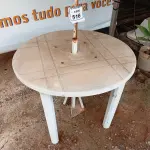 LOTE 516 - 01 MESA DE PLÁSTICO C/SOMBREIRO E BASE DE FERRO. (NO ESTADO) ATENÇÃO! FAZER A VISITAÇÃO ANTES DE ARREMATAR, NÃO SABEMOS SE FUNCIONA. LEILÃO NÃO TEM GARANTIA E NEM DEVOLUÇÃO, SUJEITO A POSSÍVEIS AVARIAS VISÍVEIS/OCULTAS E/OU AUSÊNCIA DE COMPONENTES.