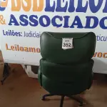 LOTE 352 - 01 POLTRONA P/ ESCRITÓRIO C/  05 PÉS RODÍZIO DE CORIM. (NO ESTADO) ATENÇÃO! FAZER A VISITAÇÃO ANTES DE ARREMATAR, NÃO SABEMOS SE FUNCIONA. LEILÃO NÃO TEM GARANTIA E NEM DEVOLUÇÃO, SUJEITO A POSSÍVEIS AVARIAS VISÍVEIS/OCULTAS E/OU AUSÊNCIA DE COMPONENTES.