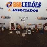 LOTE 308 - 02 CELULARES E DIVERSOS ARTIGOS E IMAGENS RELIGIOSAS. (NO ESTADO) ATENÇÃO! FAZER A VISITAÇÃO ANTES DE ARREMATAR, NÃO SABEMOS SE FUNCIONA. LEILÃO NÃO TEM GARANTIA E NEM DEVOLUÇÃO, SUJEITO A POSSÍVEIS AVARIAS VISÍVEIS/OCULTAS E/OU AUSÊNCIA DE COMPONENTES.