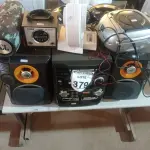 LOTE 379 - 01 APARELHO DE SOM MARCA PHIIPPS, 03 CAIXAS DE SOM PORTÁTEIS MARCAS E MODELOS DIVERSOS E 01 MICROSYSTEM. (NO ESTADO) ATENÇÃO! FAZER A VISITAÇÃO ANTES DE ARREMATAR, NÃO SABEMOS SE FUNCIONA. LEILÃO NÃO TEM GARANTIA E NEM DEVOLUÇÃO, SUJEITO A POSSÍVEIS AVARIAS VISÍVEIS/OCULTAS E/OU AUSÊNCIA DE COMPONENTES.