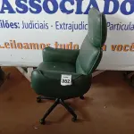LOTE 352 - 01 POLTRONA P/ ESCRITÓRIO C/  05 PÉS RODÍZIO DE CORIM. (NO ESTADO) ATENÇÃO! FAZER A VISITAÇÃO ANTES DE ARREMATAR, NÃO SABEMOS SE FUNCIONA. LEILÃO NÃO TEM GARANTIA E NEM DEVOLUÇÃO, SUJEITO A POSSÍVEIS AVARIAS VISÍVEIS/OCULTAS E/OU AUSÊNCIA DE COMPONENTES.