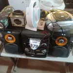 LOTE 379 - 01 APARELHO DE SOM MARCA PHIIPPS, 03 CAIXAS DE SOM PORTÁTEIS MARCAS E MODELOS DIVERSOS E 01 MICROSYSTEM. (NO ESTADO) ATENÇÃO! FAZER A VISITAÇÃO ANTES DE ARREMATAR, NÃO SABEMOS SE FUNCIONA. LEILÃO NÃO TEM GARANTIA E NEM DEVOLUÇÃO, SUJEITO A POSSÍVEIS AVARIAS VISÍVEIS/OCULTAS E/OU AUSÊNCIA DE COMPONENTES.
